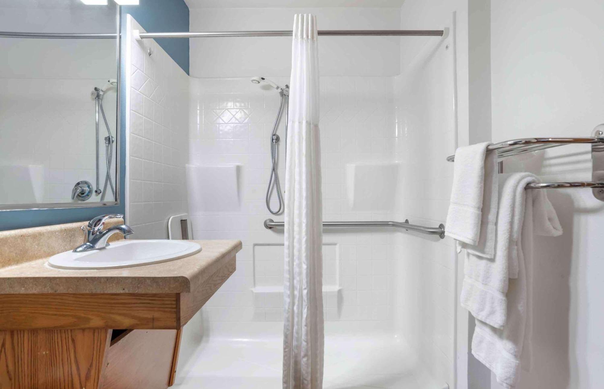 Extended Stay America Select Suites - Cleveland - Airport Extérieur photo