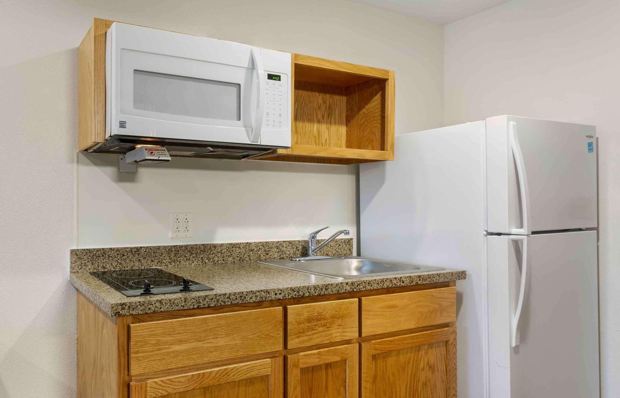 Extended Stay America Select Suites - Cleveland - Airport Extérieur photo